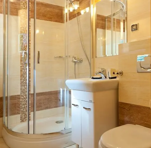 לינה וארוחת בוקר Karina